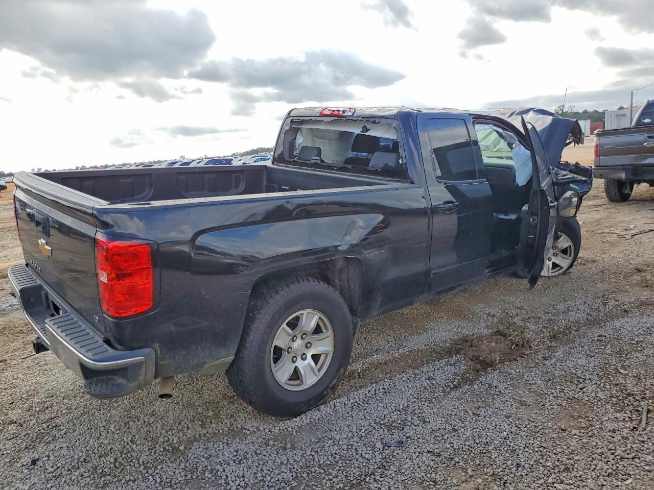 2015 CHEVROLET SILVERADO C1500 LT photo 3