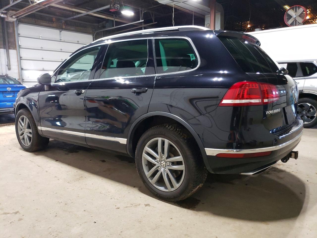 2015 VOLKSWAGEN TOUAREG V6 TDI photo 2