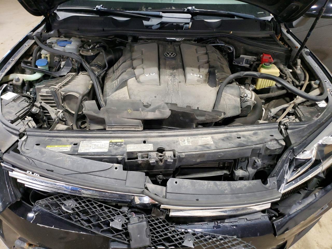 2015 VOLKSWAGEN TOUAREG V6 TDI photo 12