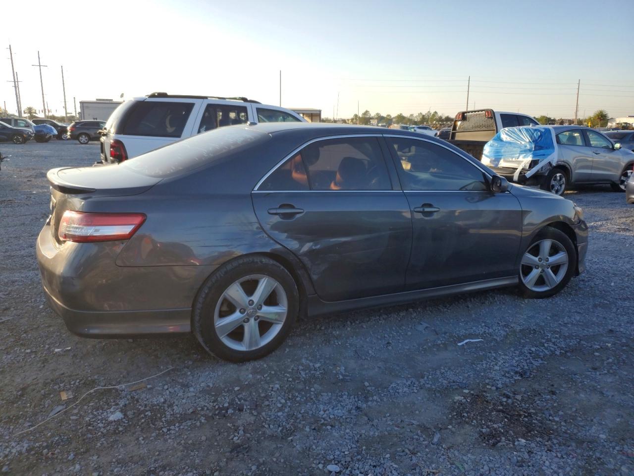 2010 TOYOTA CAMRY BASE photo 3