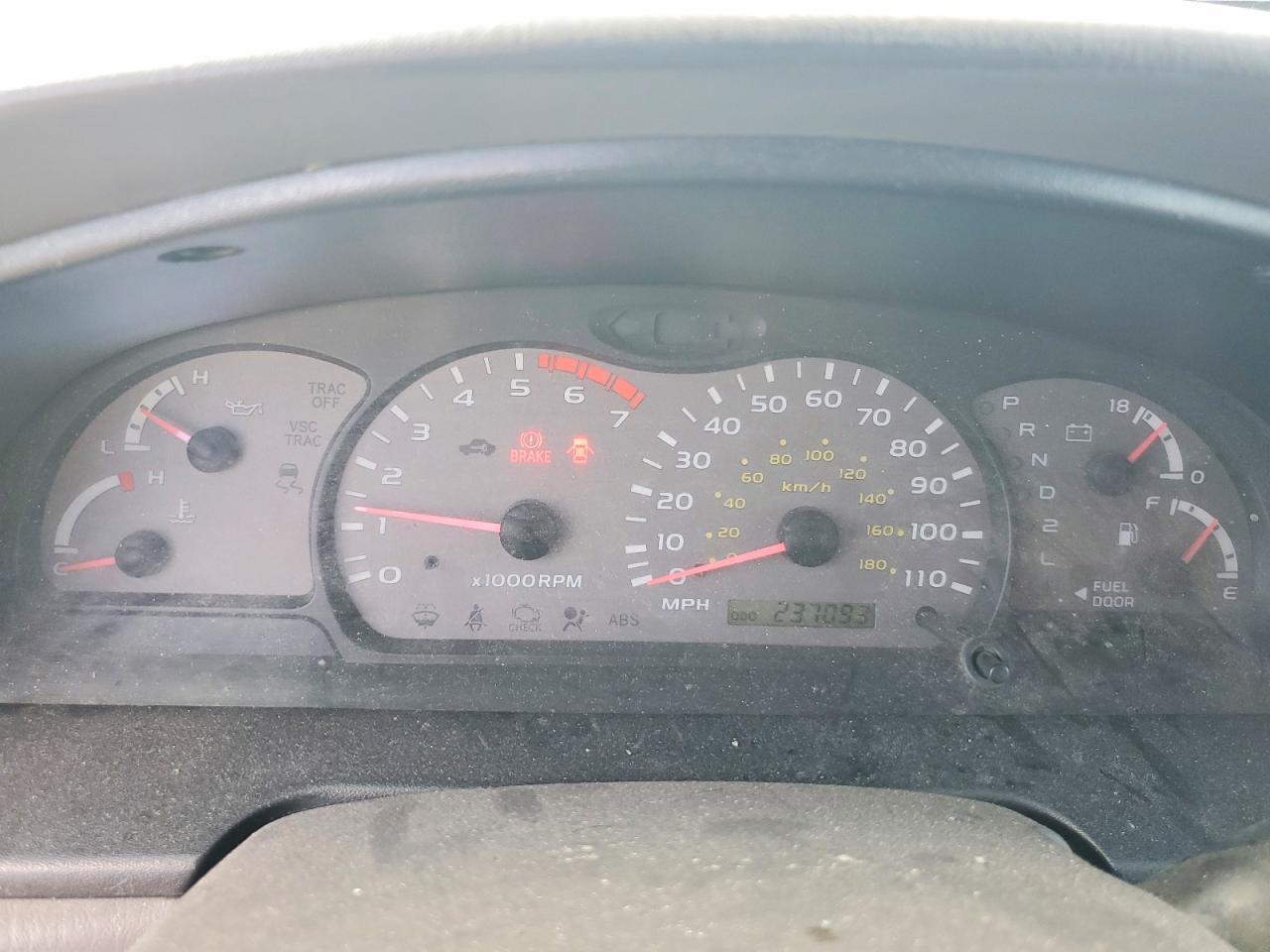 2004 TOYOTA SEQUOIA LIMITED photo 9