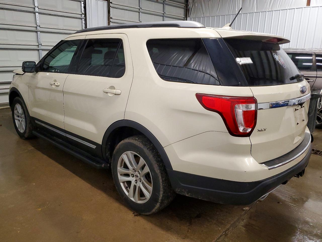 2018 FORD EXPLORER XLT photo 2