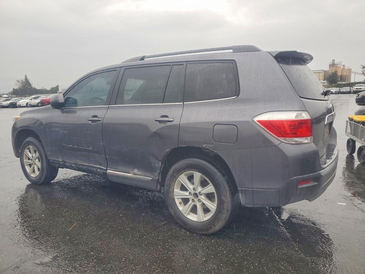 2012 TOYOTA HIGHLANDER BASE photo 2