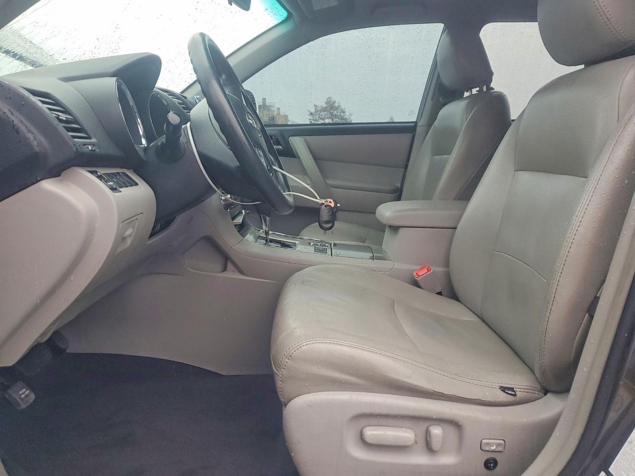 2012 TOYOTA HIGHLANDER BASE photo 7