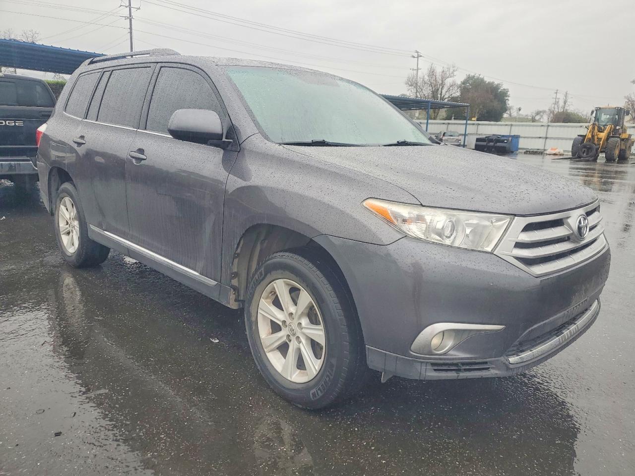 2012 TOYOTA HIGHLANDER BASE photo 4