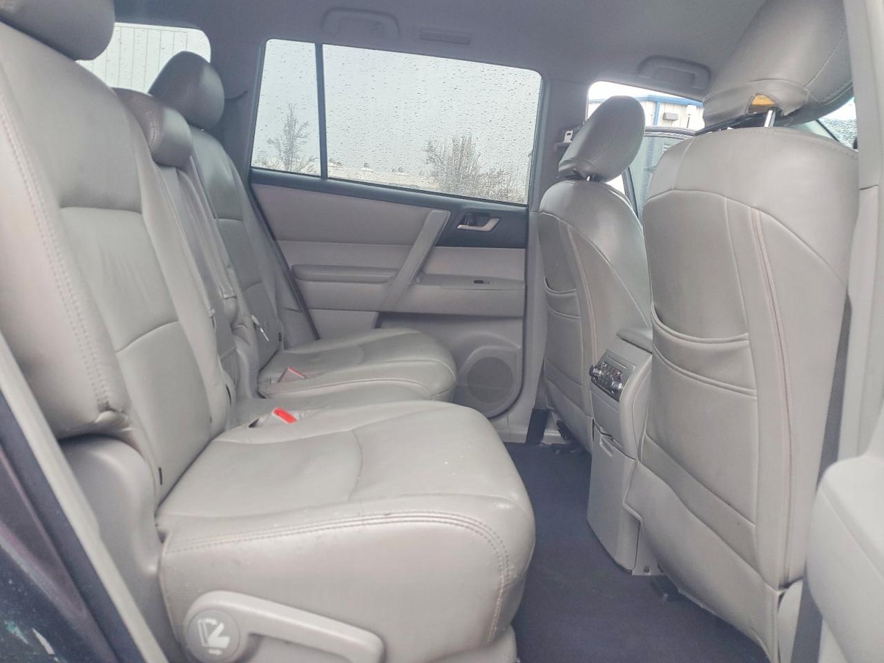 2012 TOYOTA HIGHLANDER BASE photo 11