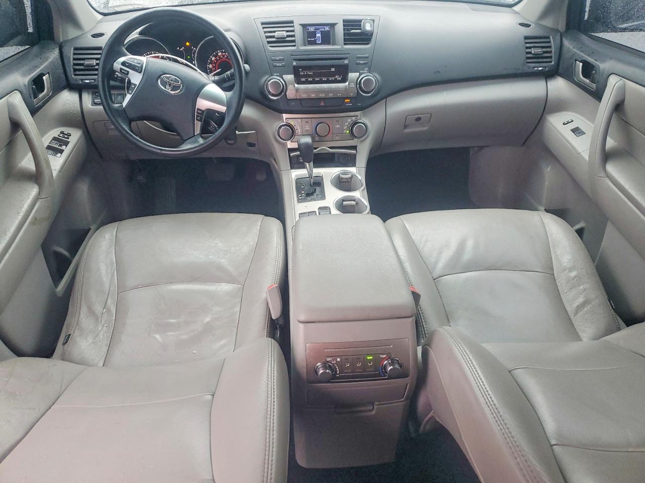 2012 TOYOTA HIGHLANDER BASE photo 8