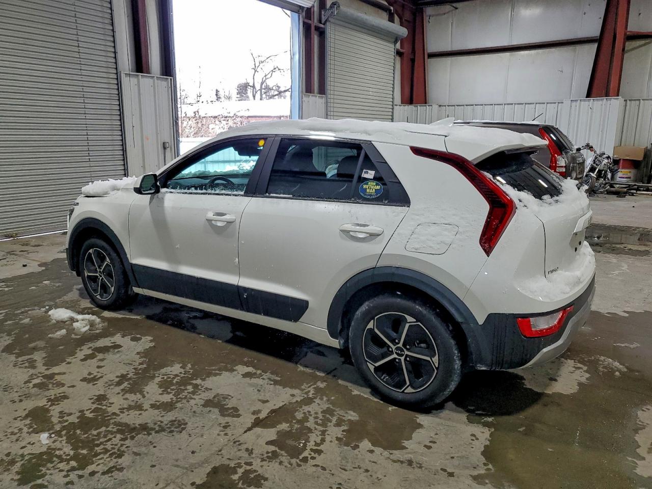 2024 KIA NIRO LX photo 2