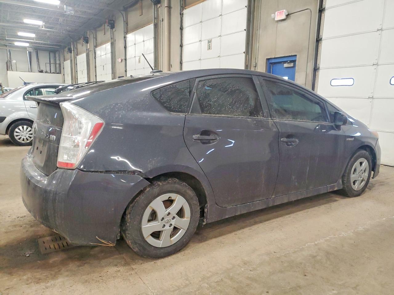 2011 TOYOTA PRIUS photo 3