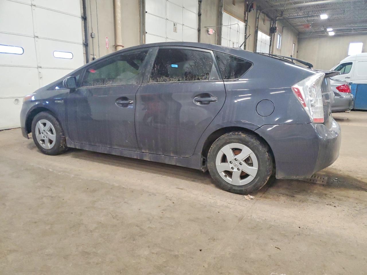 2011 TOYOTA PRIUS photo 2