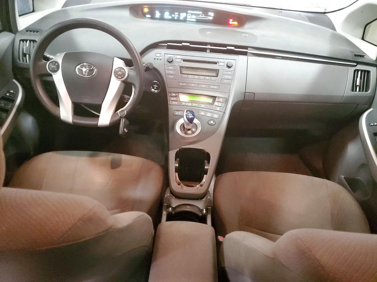 2011 TOYOTA PRIUS photo 8