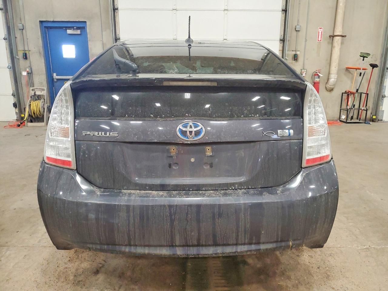 2011 TOYOTA PRIUS photo 6