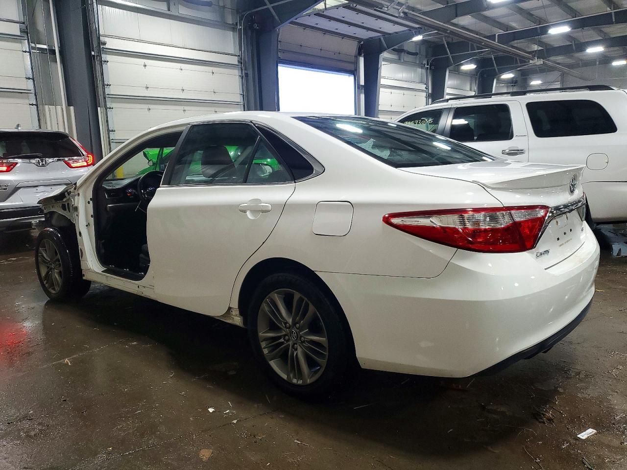 2016 TOYOTA CAMRY LE photo 2