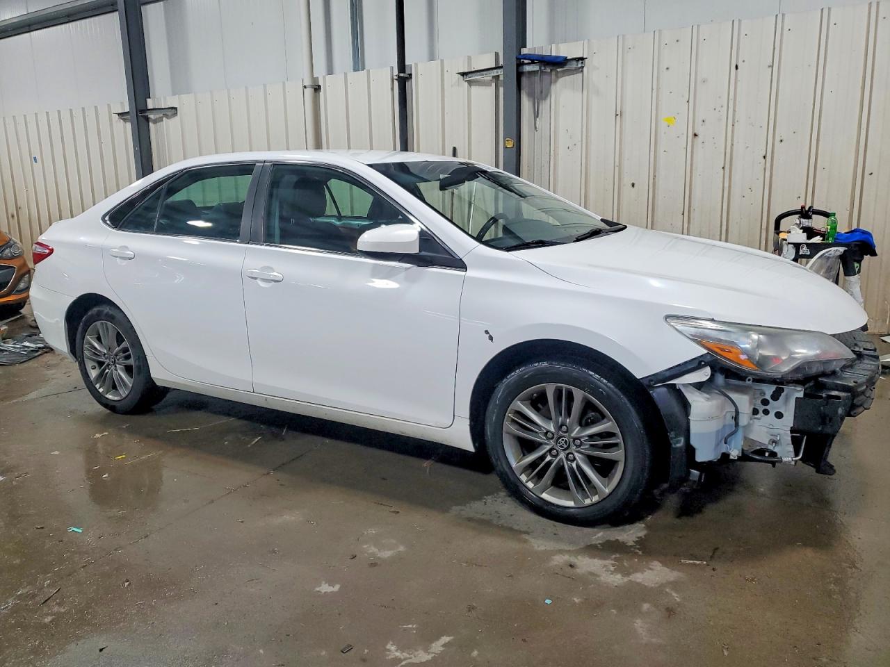 2016 TOYOTA CAMRY LE photo 4