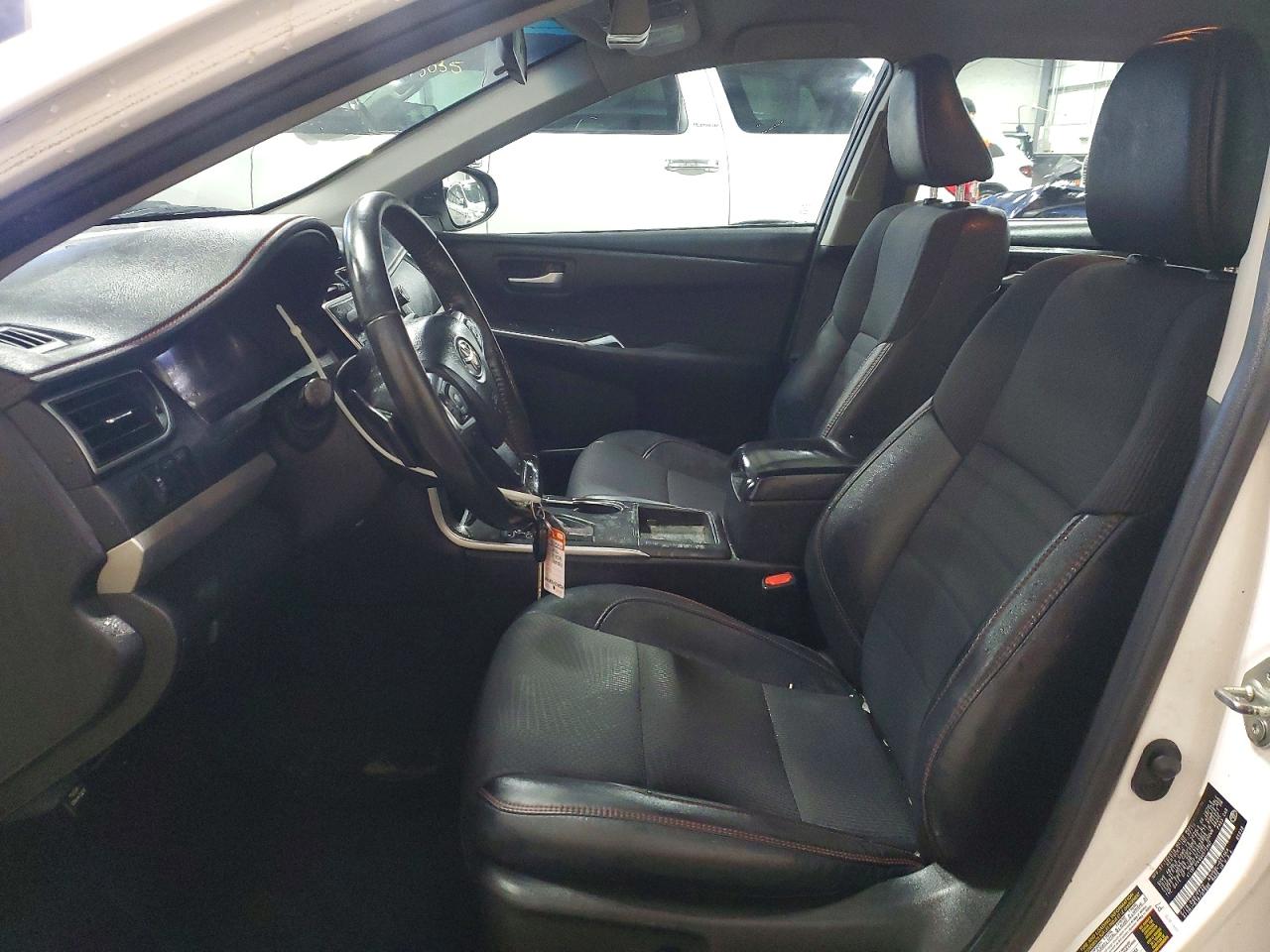 2016 TOYOTA CAMRY LE photo 7