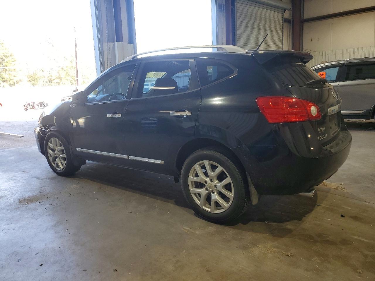 2013 NISSAN ROGUE S photo 2