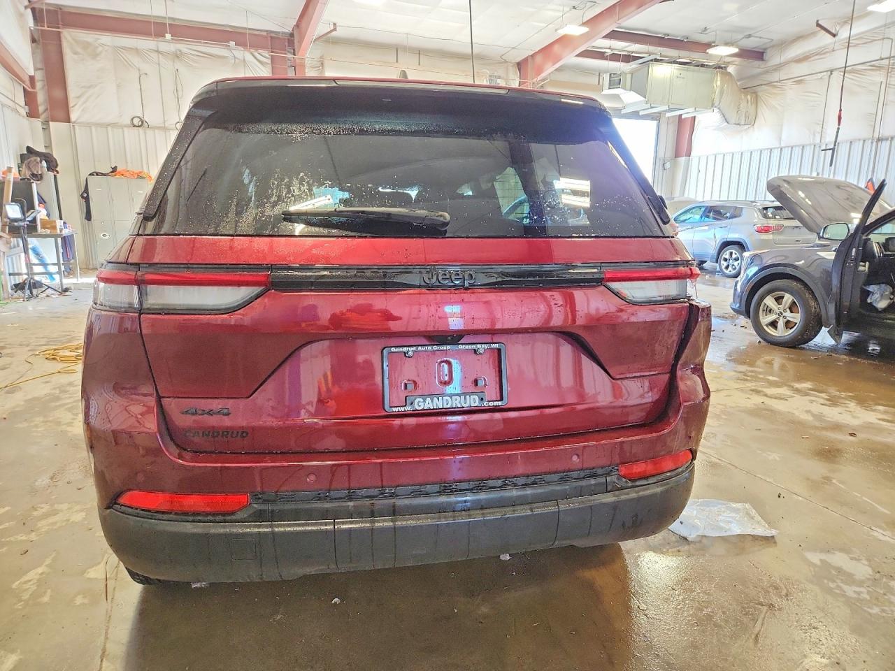 2024 JEEP GRAND CHEROKEE LAREDO photo 6