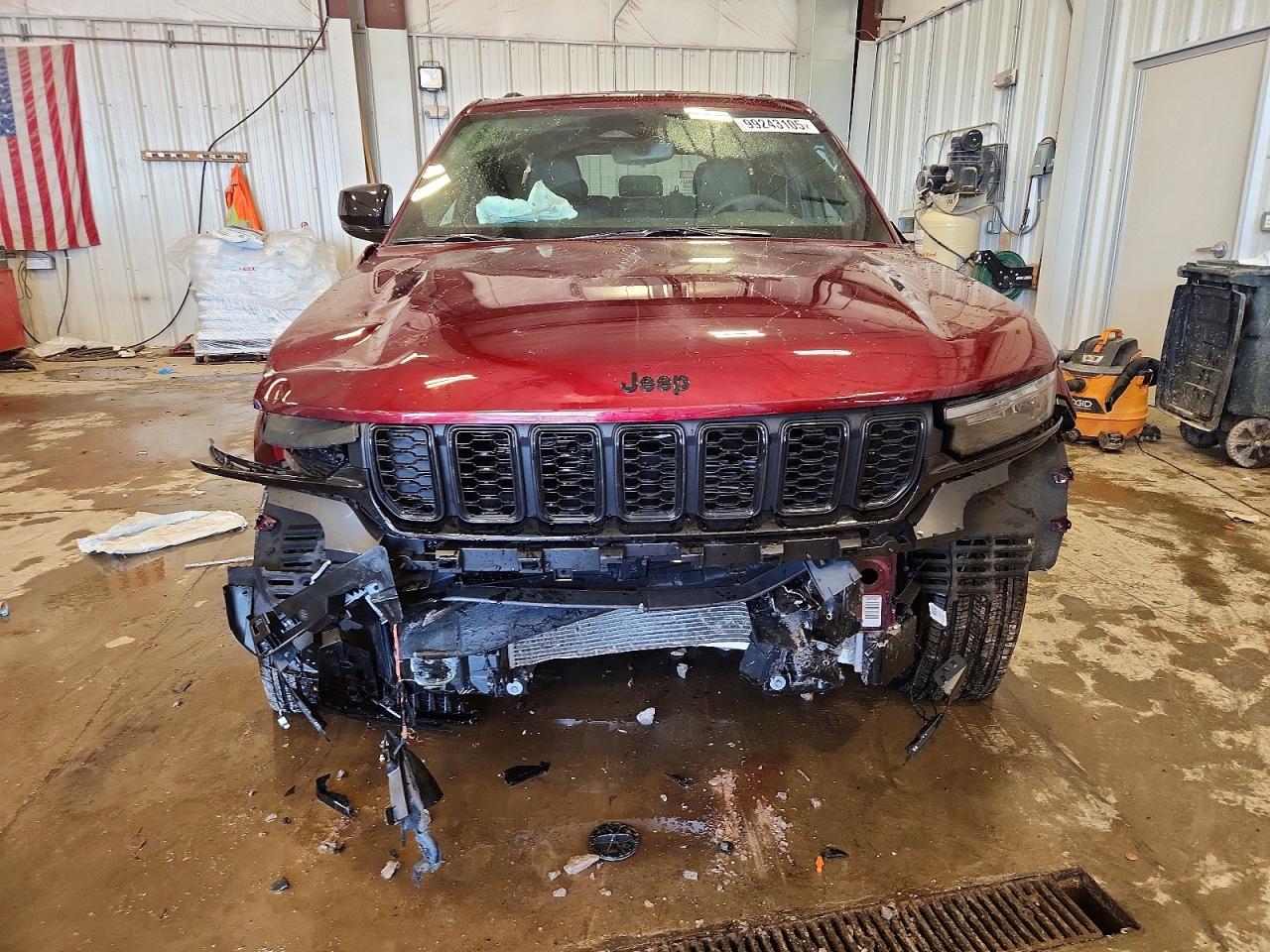 2024 JEEP GRAND CHEROKEE LAREDO photo 5