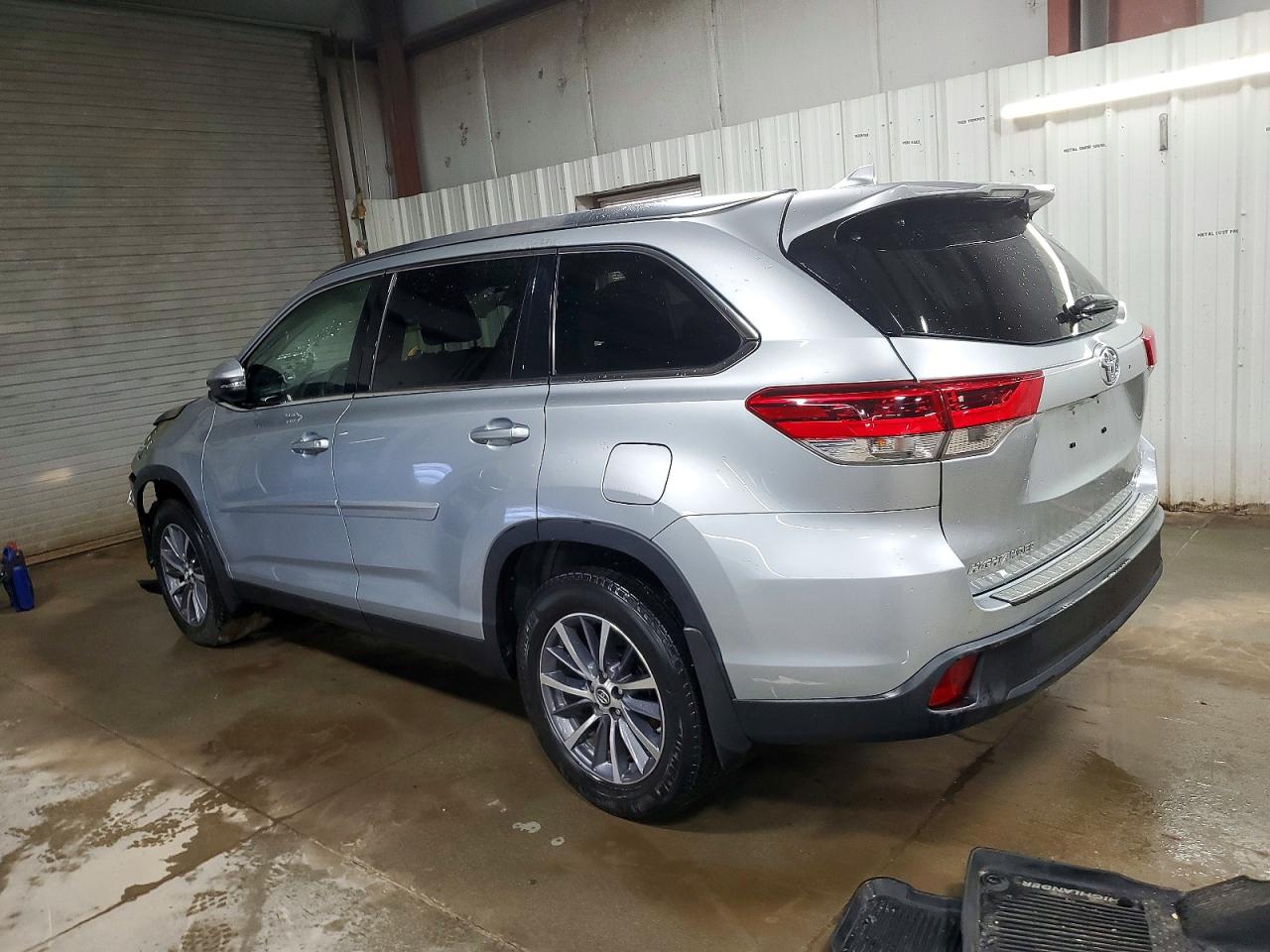 2019 TOYOTA HIGHLANDER SE photo 2