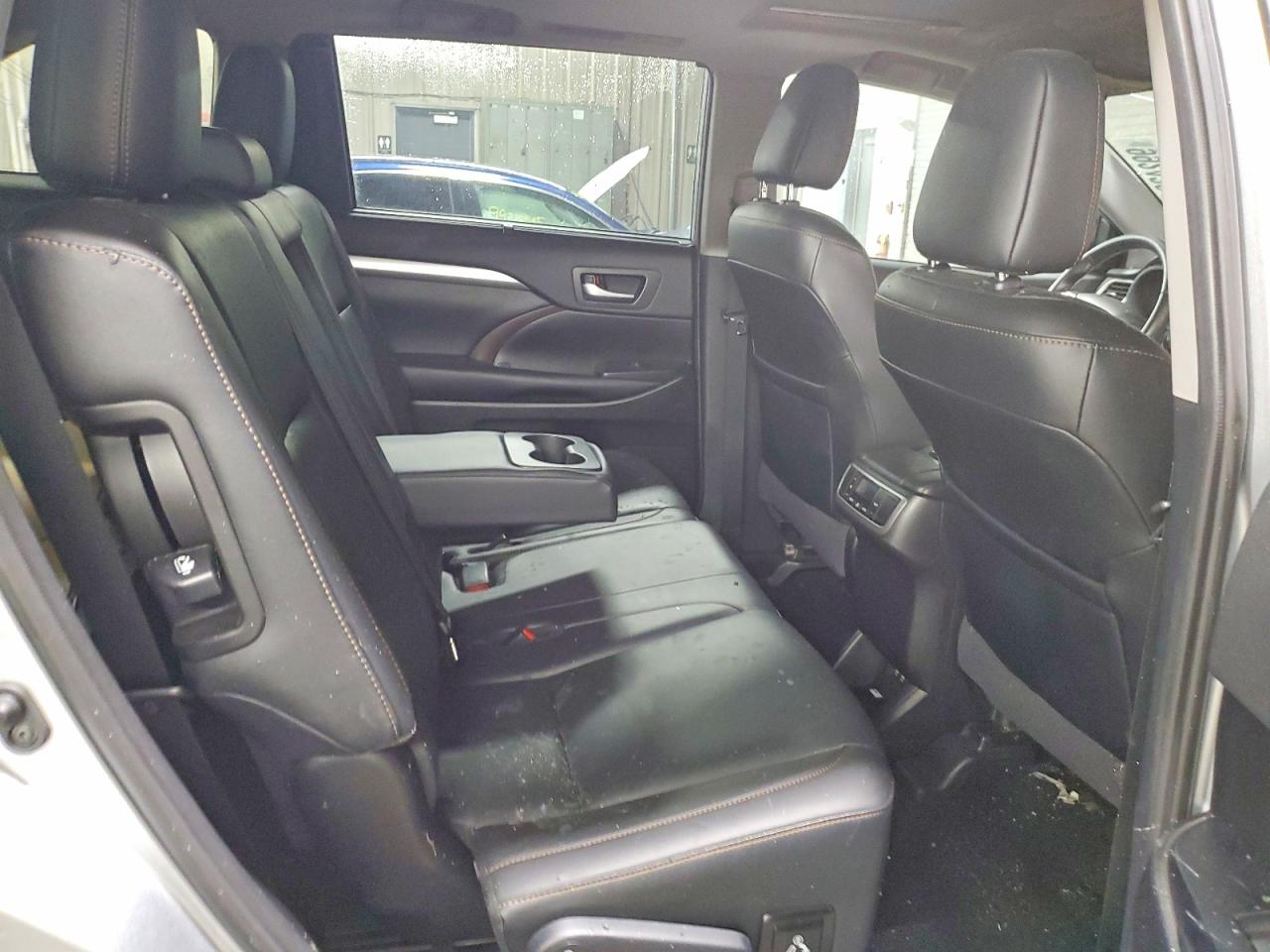 2019 TOYOTA HIGHLANDER SE photo 10