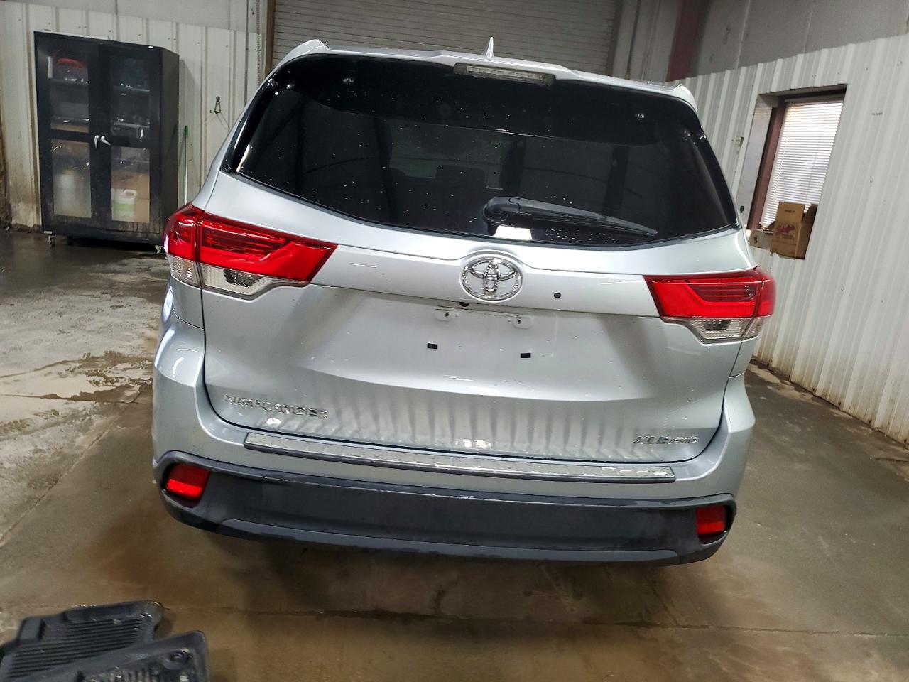 2019 TOYOTA HIGHLANDER SE photo 6