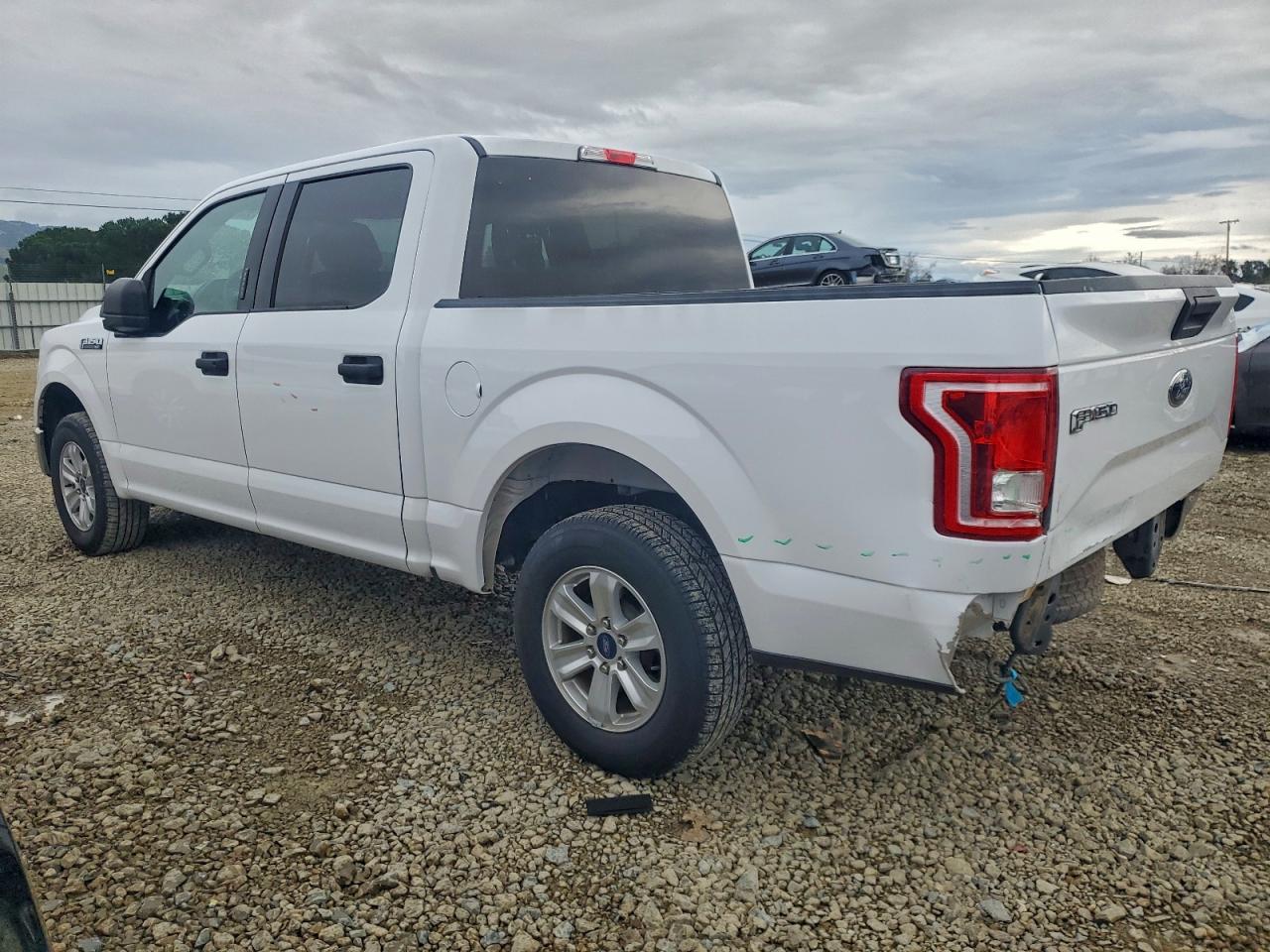 2017 FORD F150 SUPERCREW photo 2