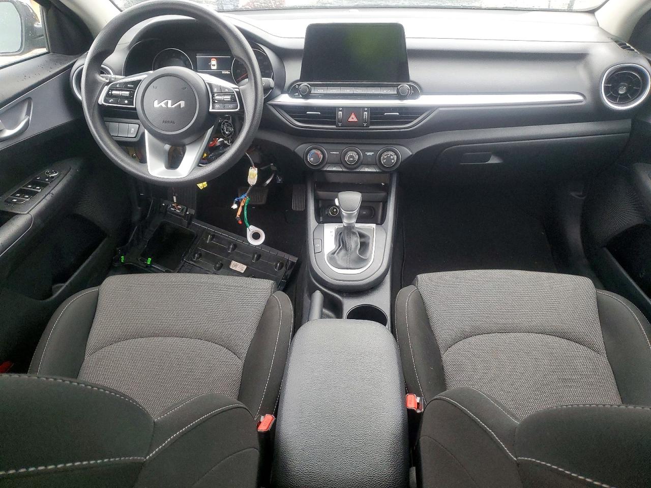 2024 KIA FORTE LX photo 8
