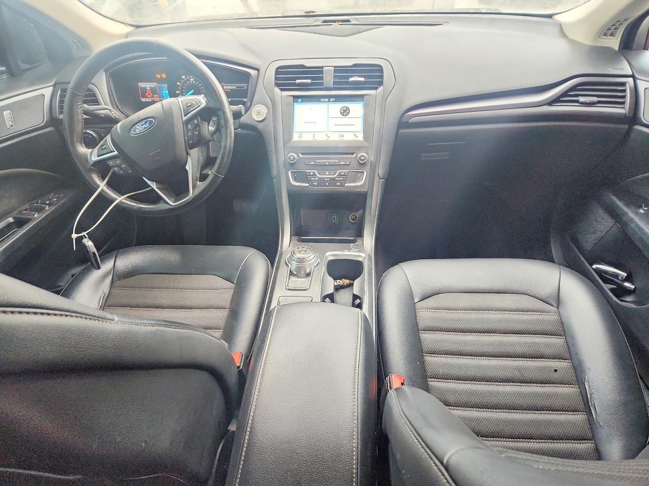 2018 FORD FUSION SE photo 8