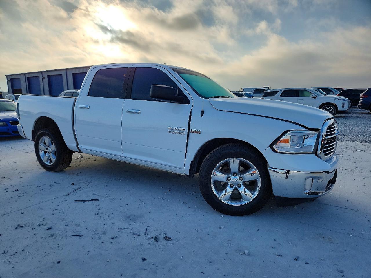 2014 RAM 1500 SLT photo 4