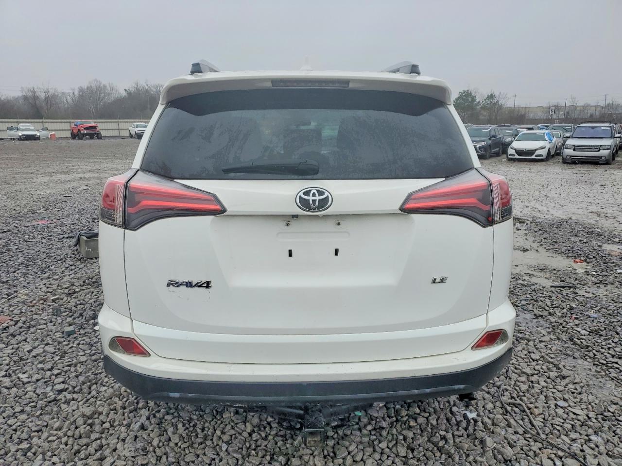 2018 TOYOTA RAV4 LE photo 11