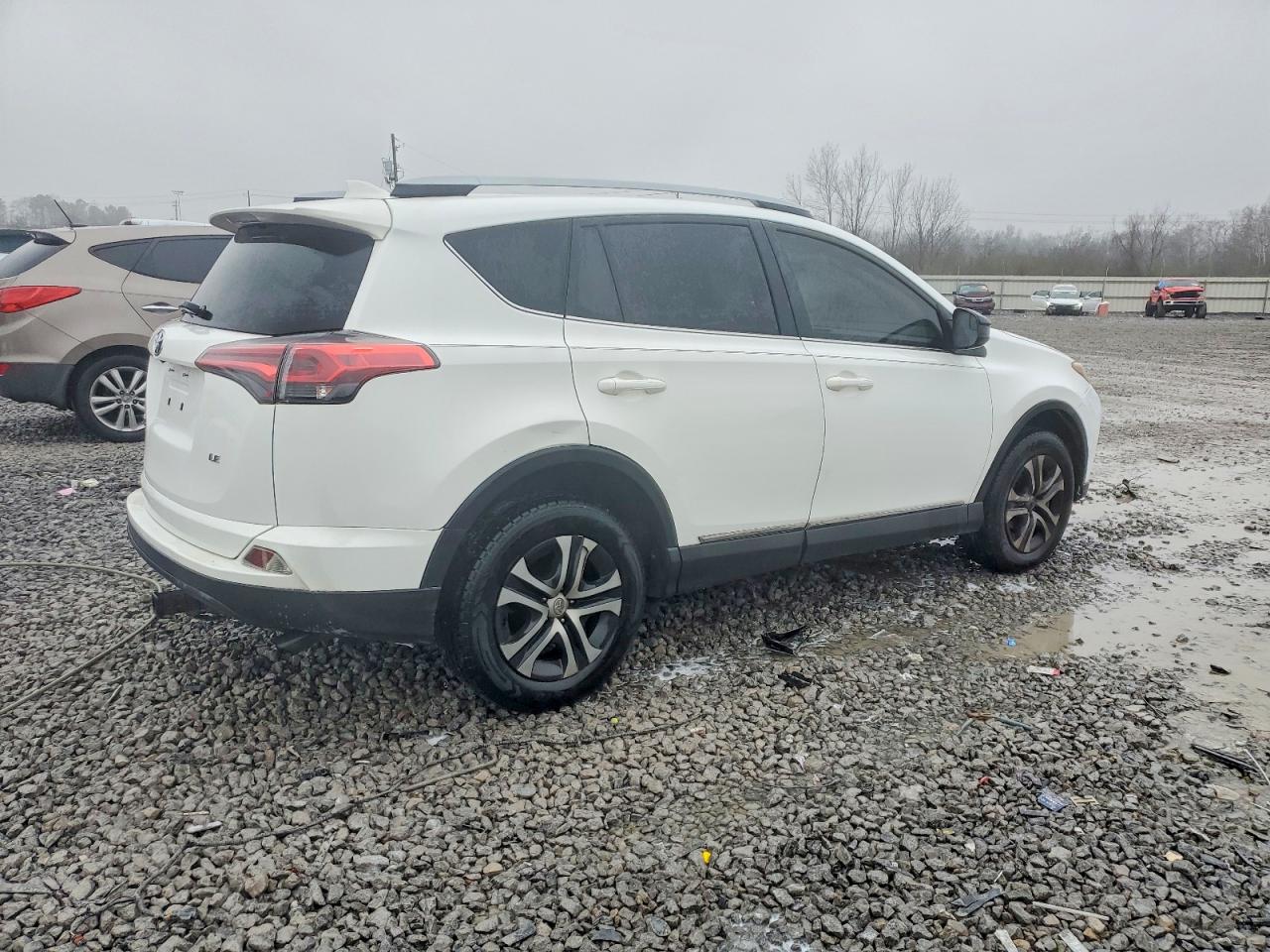 2018 TOYOTA RAV4 LE photo 5