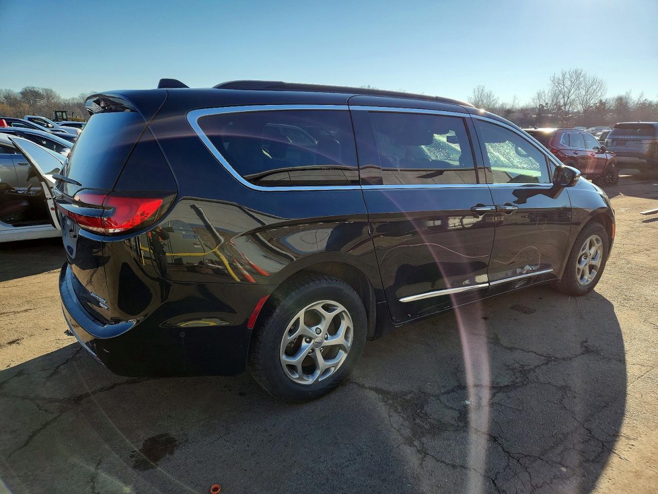 2023 CHRYSLER PACIFICA LIMITED photo 3