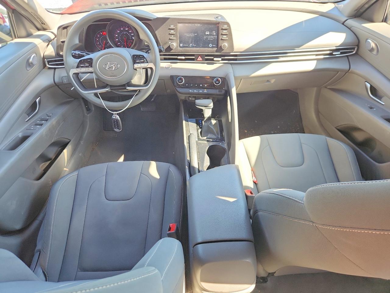 2022 HYUNDAI ELANTRA SEL photo 8