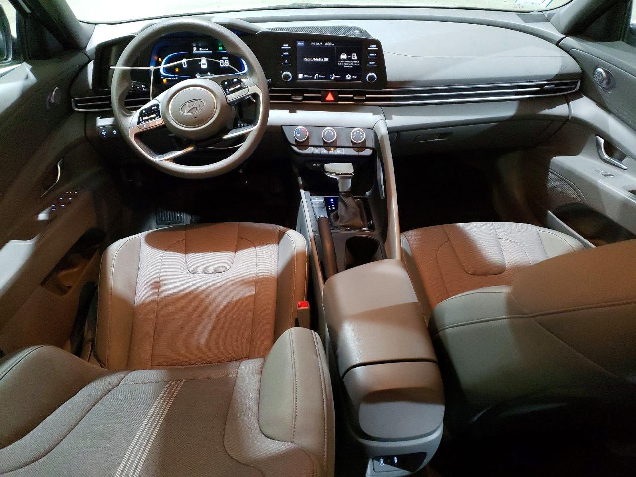 2024 HYUNDAI ELANTRA SE photo 8