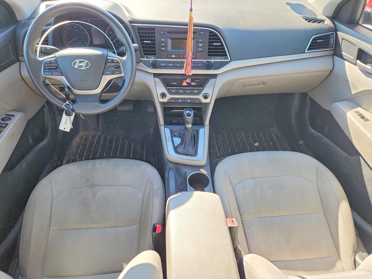 2017 HYUNDAI ELANTRA SE photo 8