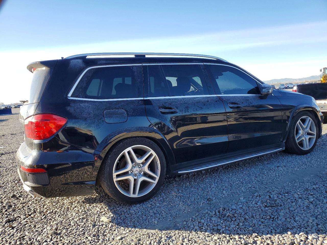 2015 MERCEDES-BENZ GL 550 4MATIC photo 3