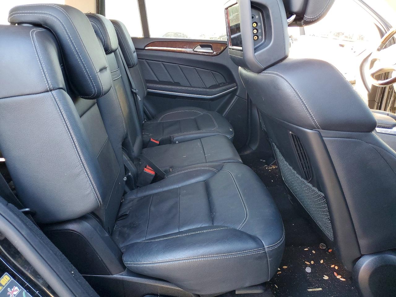 2015 MERCEDES-BENZ GL 550 4MATIC photo 11