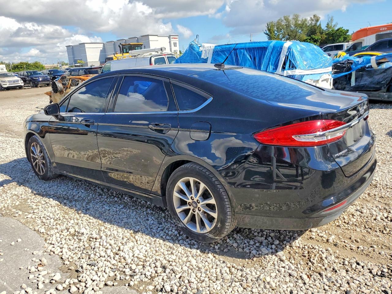 2017 FORD FUSION SE photo 2