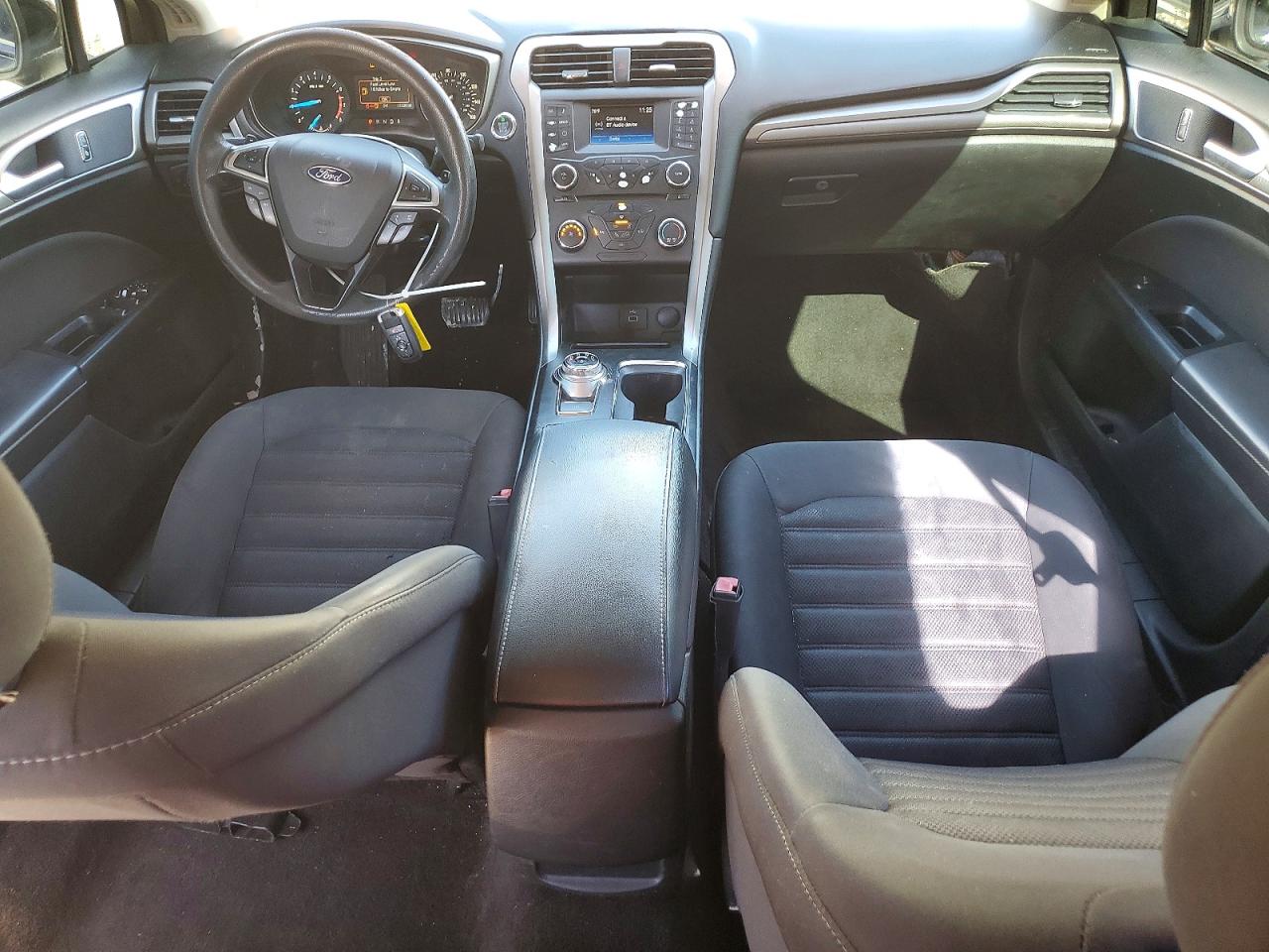 2017 FORD FUSION SE photo 8