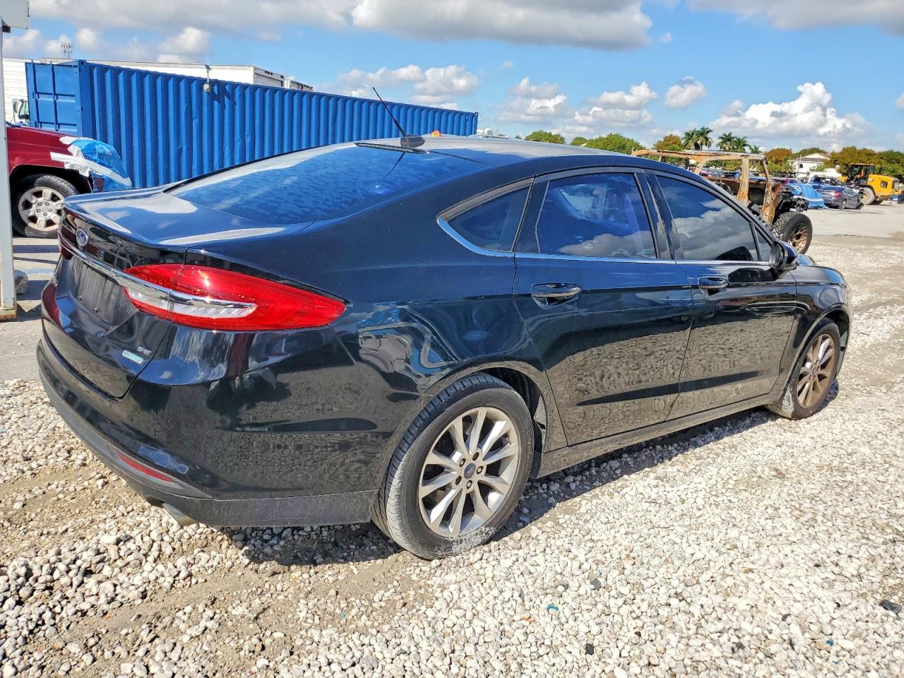 2017 FORD FUSION SE photo 3