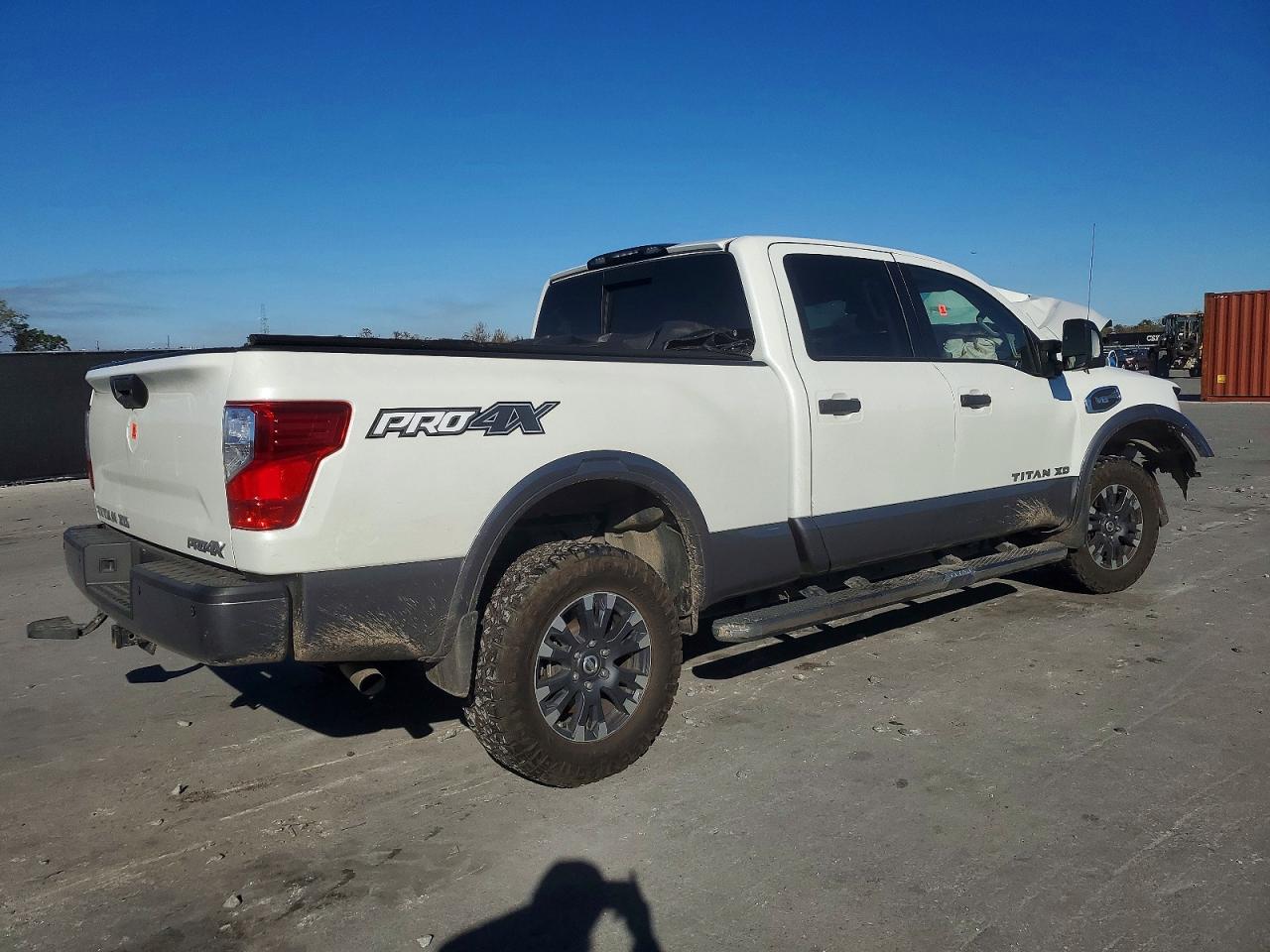2018 NISSAN TITAN XD SL photo 3
