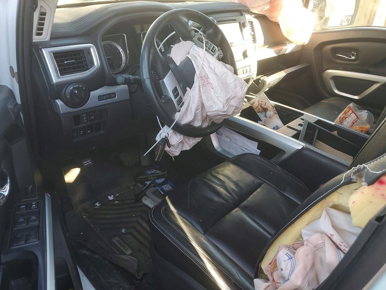 2018 NISSAN TITAN XD SL photo 8
