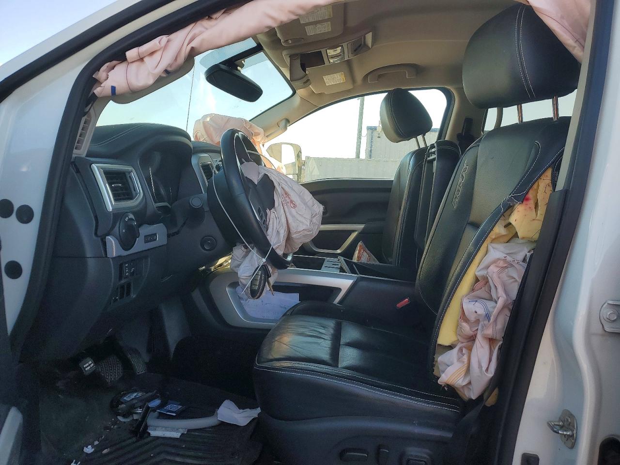 2018 NISSAN TITAN XD SL photo 7