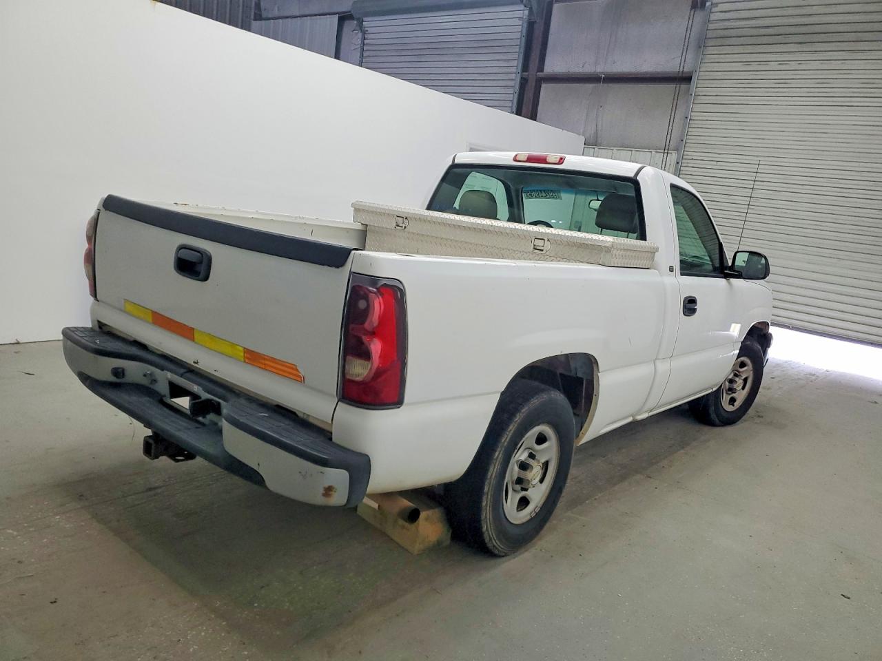 2004 CHEVROLET SILVERADO C1500 photo 3