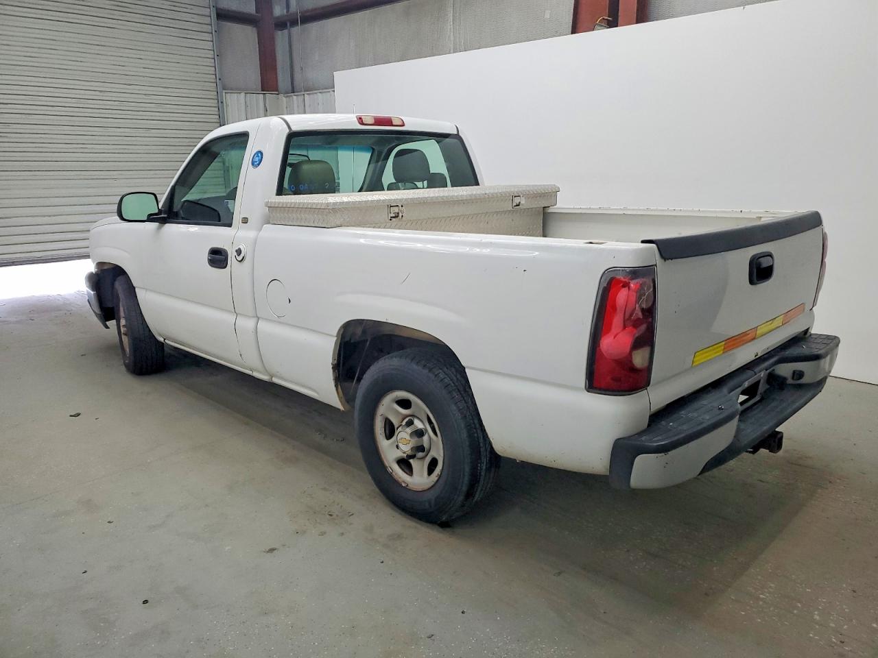 2004 CHEVROLET SILVERADO C1500 photo 2