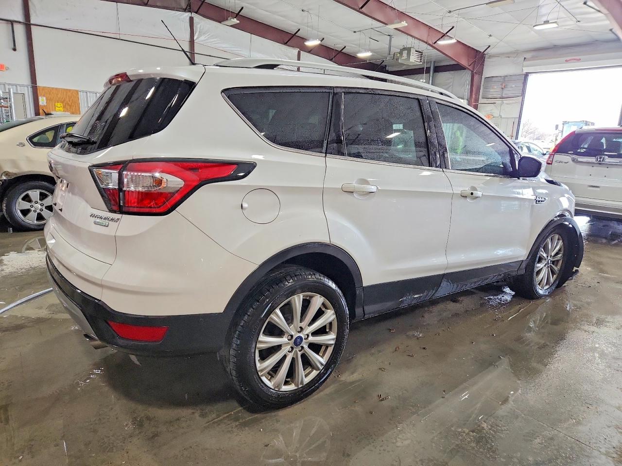 2017 FORD ESCAPE TITANIUM photo 3