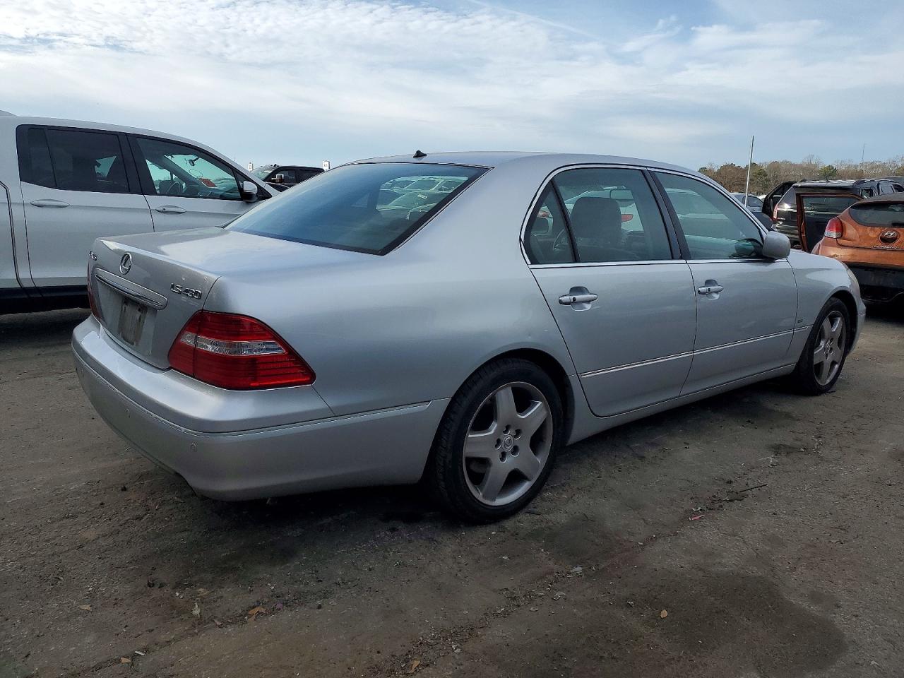 2004 LEXUS LS 430 photo 3