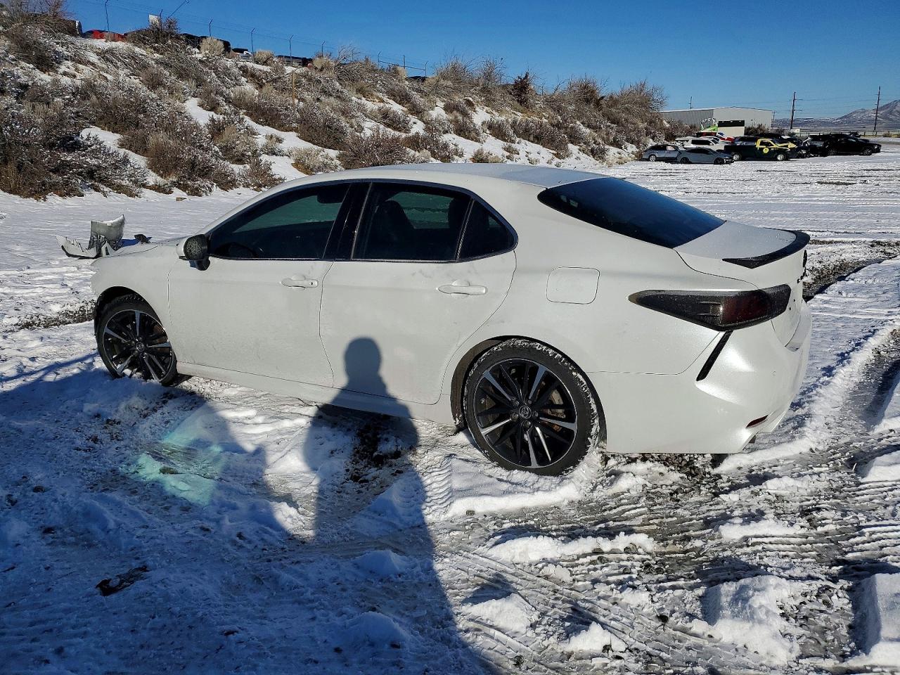 2018 TOYOTA CAMRY XSE photo 2