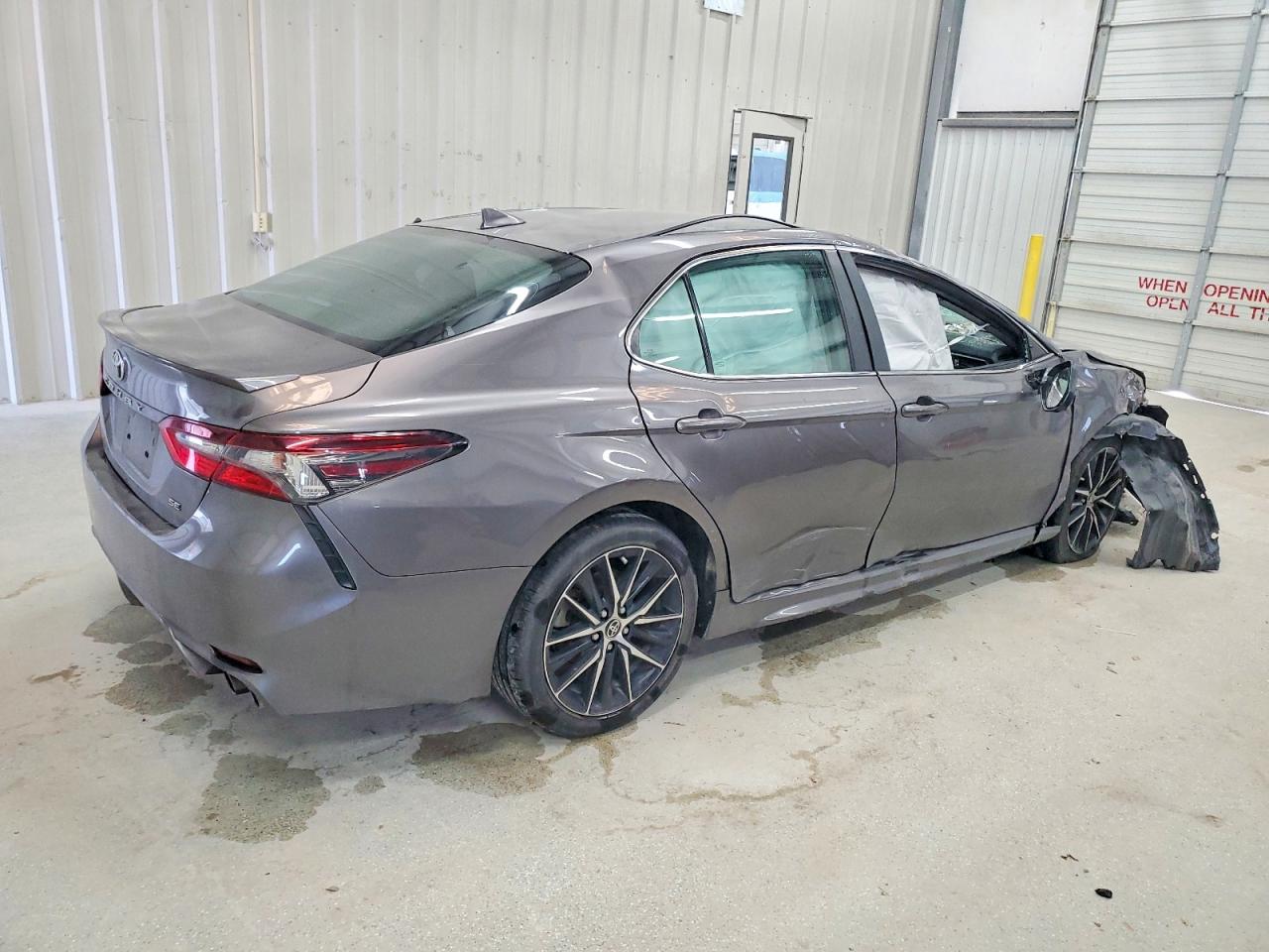 2021 TOYOTA CAMRY SE photo 3