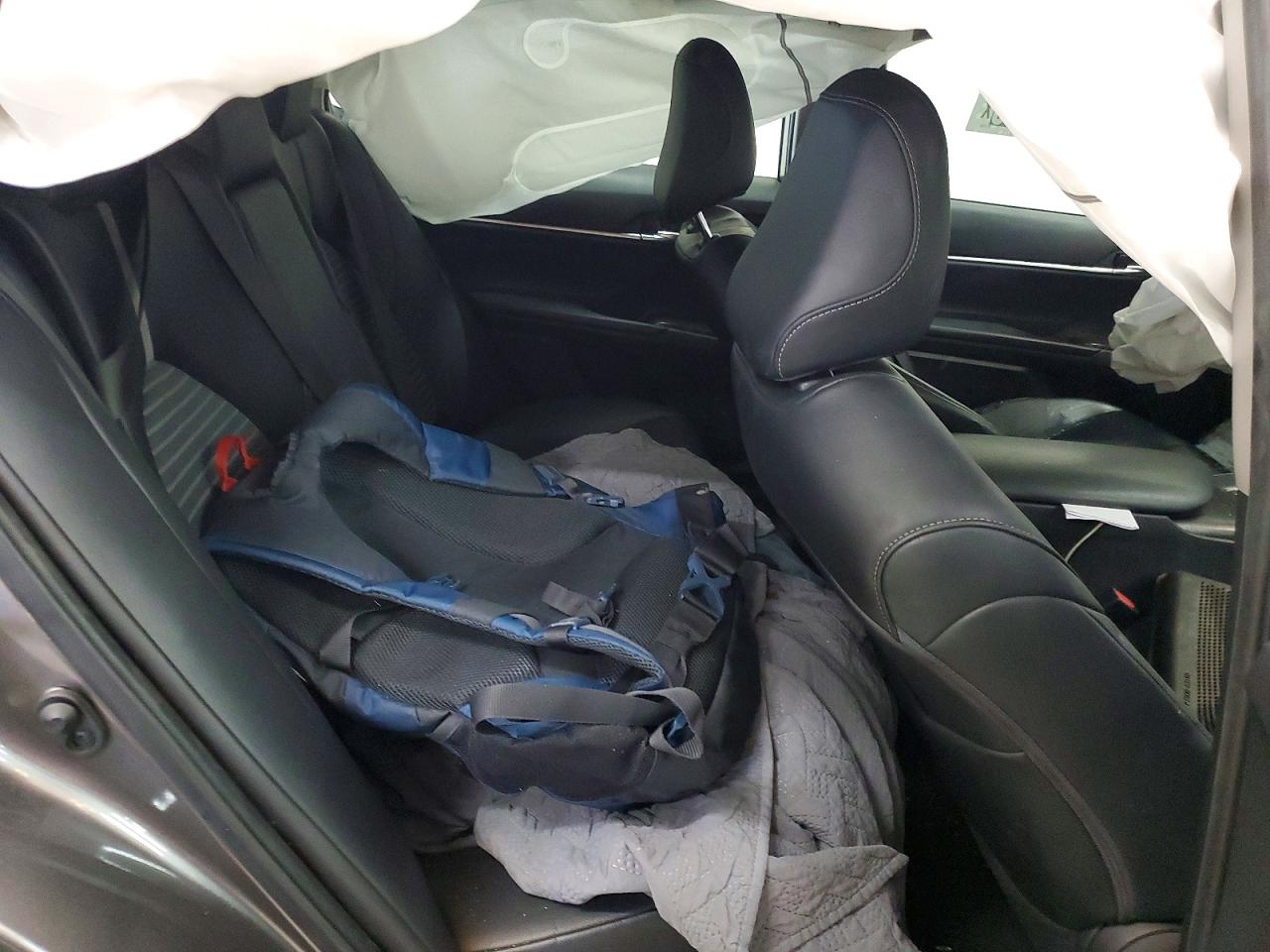 2021 TOYOTA CAMRY SE photo 10
